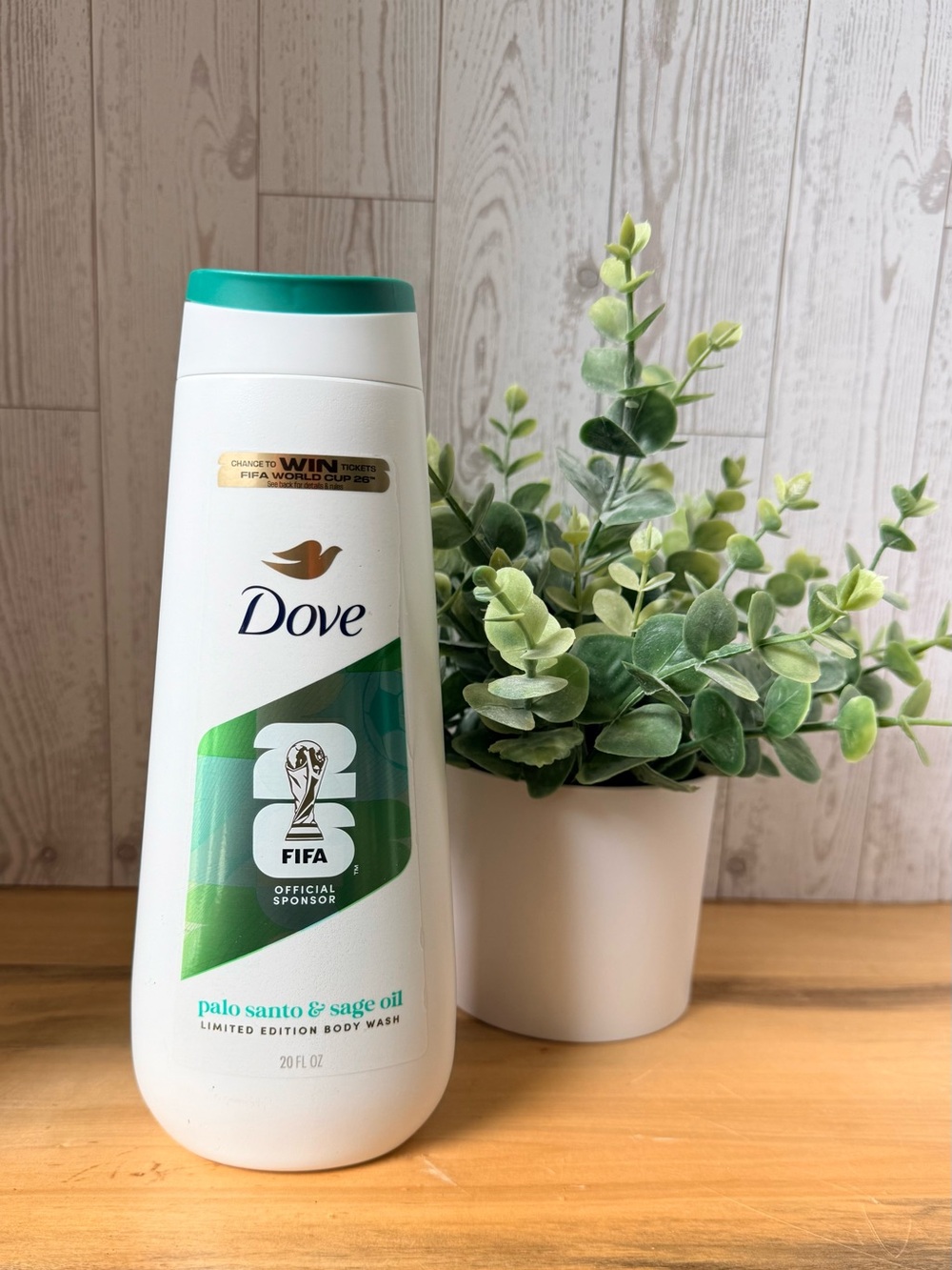 Dove Palo Santo & Sage Oil Limited Edition Body Wash - White/Green